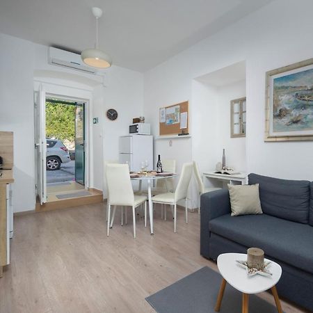 Naval Apartment Rijeka Exteriör bild