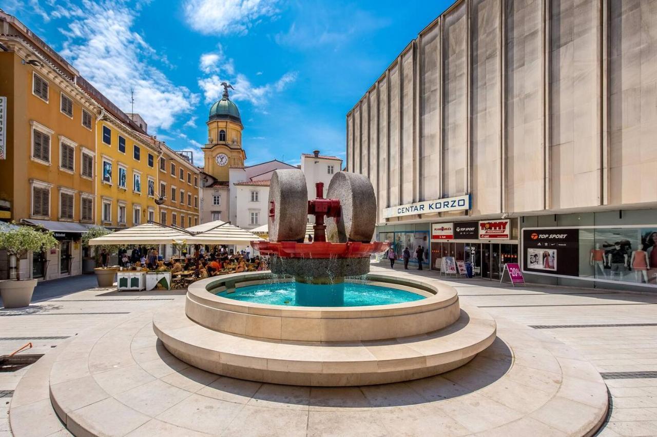 Naval Apartment Rijeka Exteriör bild